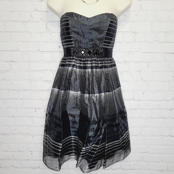 BCBGMaxAzria Dresses & Skirts - BCBG Plaid Strapless Mini Dress